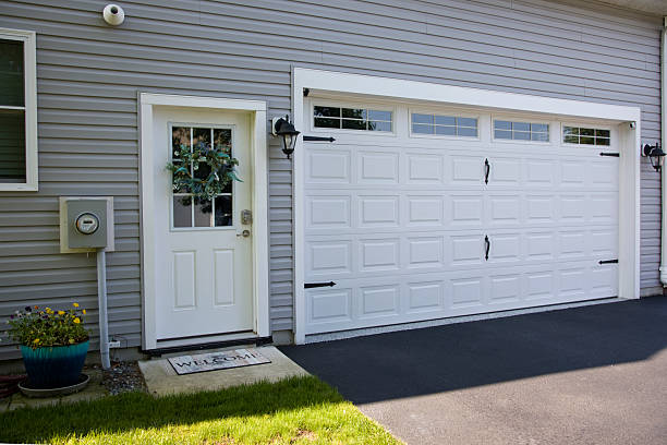 24/7 Emergency Garage Door Panel Replacement experts in Clark County County, IN